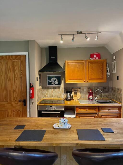 Bear Cottage, Tyn Y Cwm Eglwys-Fach Екстер'єр фото